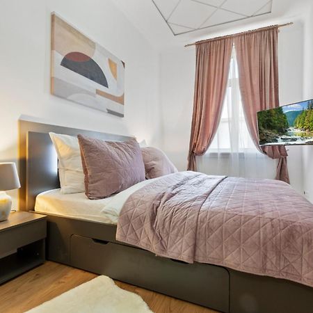 Luxe Living At Old Town Center Leilighet Bratislava Eksteriør bilde